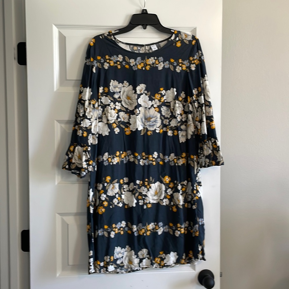 Dress. Size L Never worn multi color